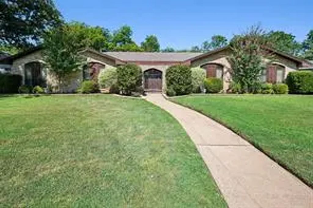 1204 Springwood Court, Euless