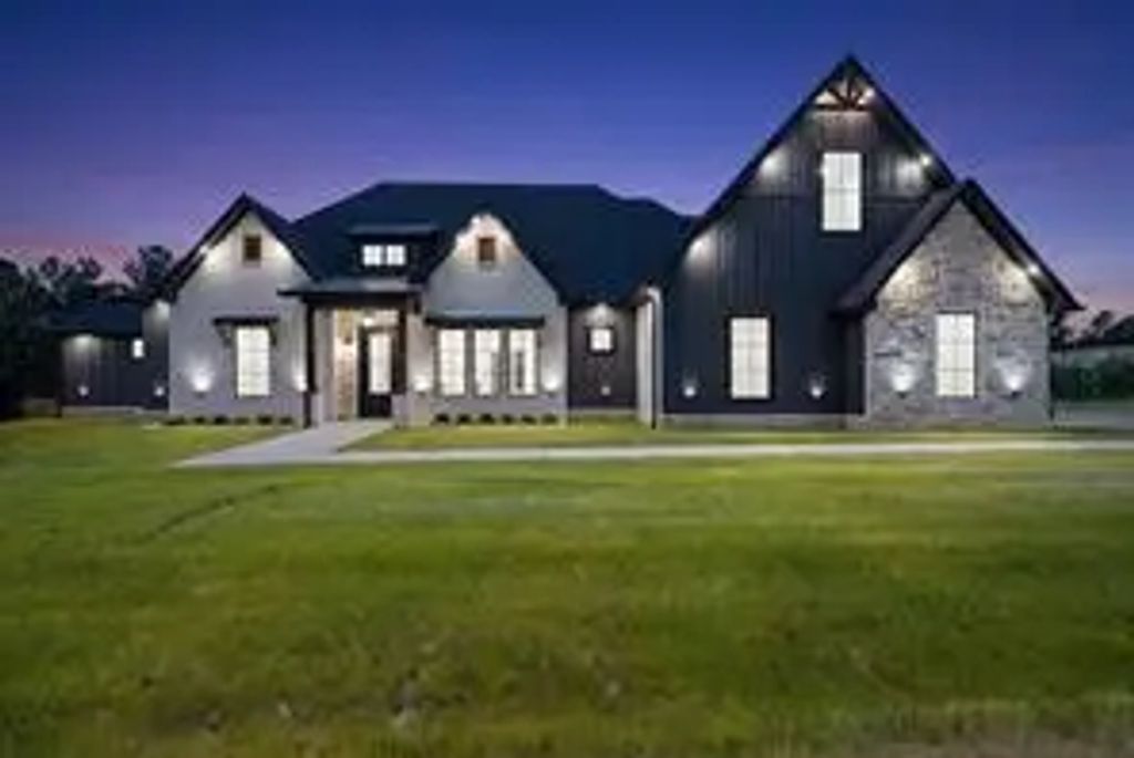 17402 Woodcrest Circle, Lindale