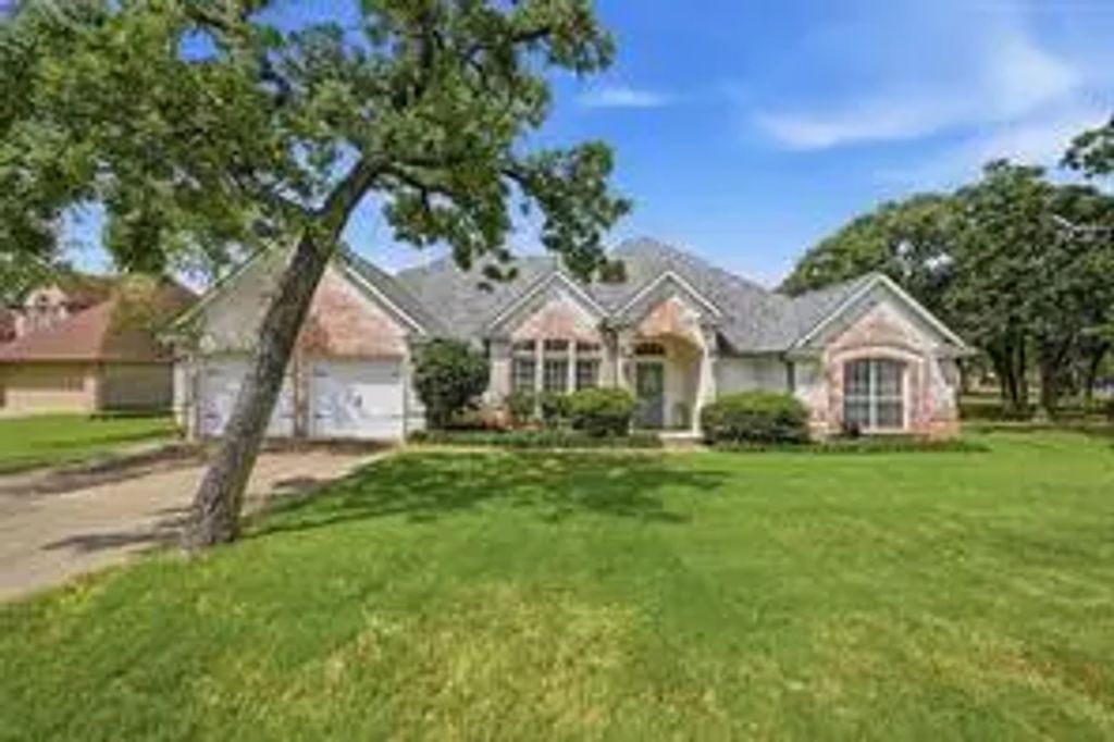 102 Mohawk Cove, Lake Kiowa