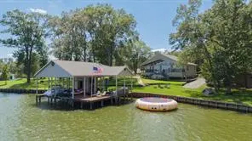 115 King Kent Court, Scroggins