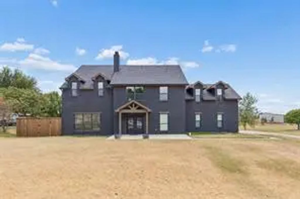 1122 Redbud Street, Celina