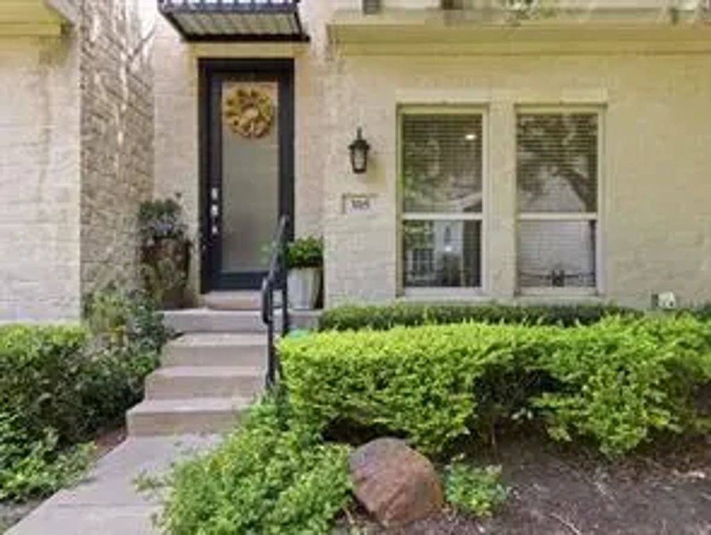 7333 Valley View Lane 305, Dallas