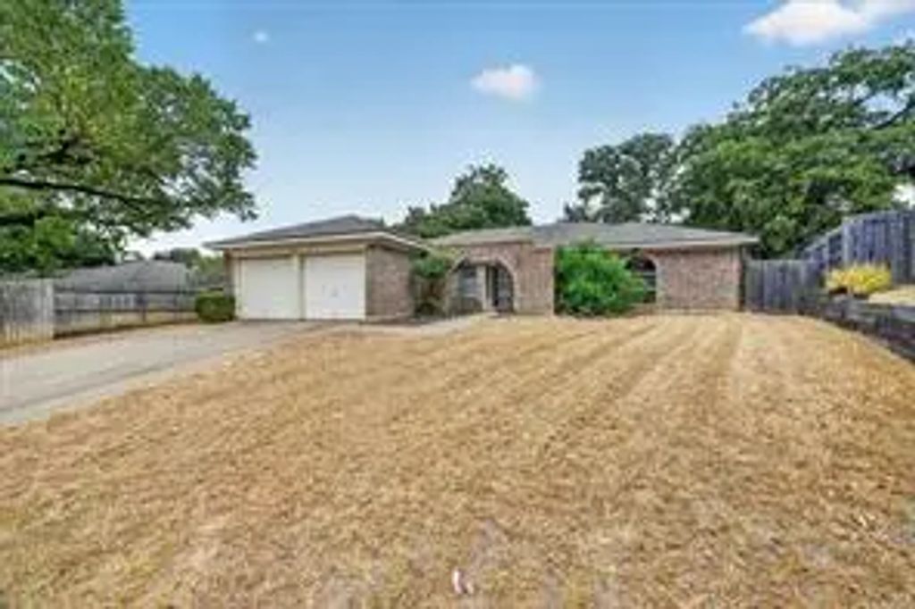 1617 Bent Oak Drive, Bedford