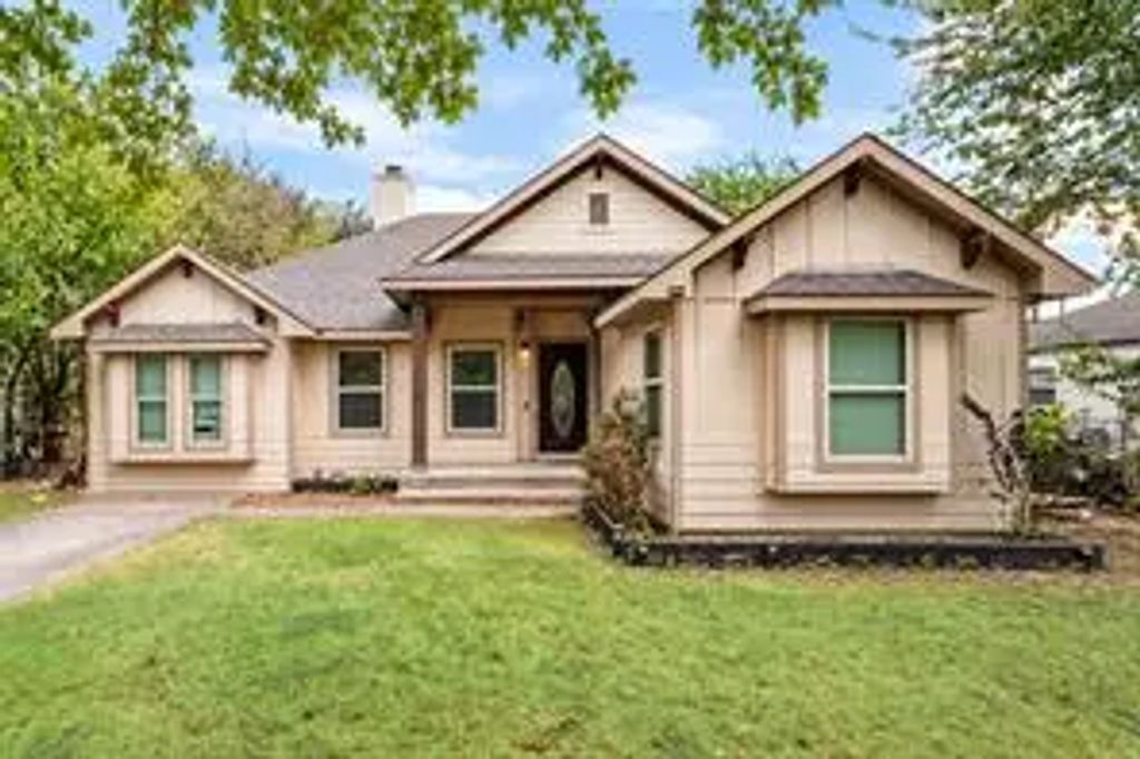 910 English Street, Irving