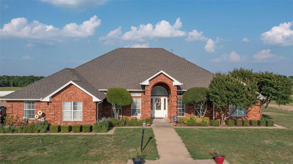 2424 Fm 3297, Bonham