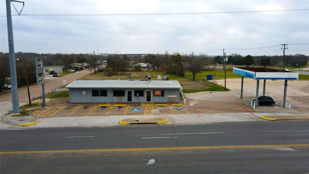 607 N Old Temple Road, Hewitt
