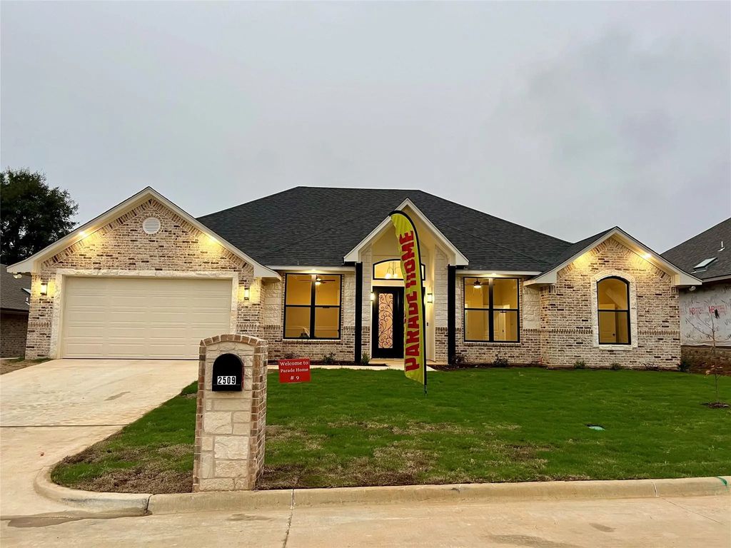 2509 Windmill Lane, Longview
