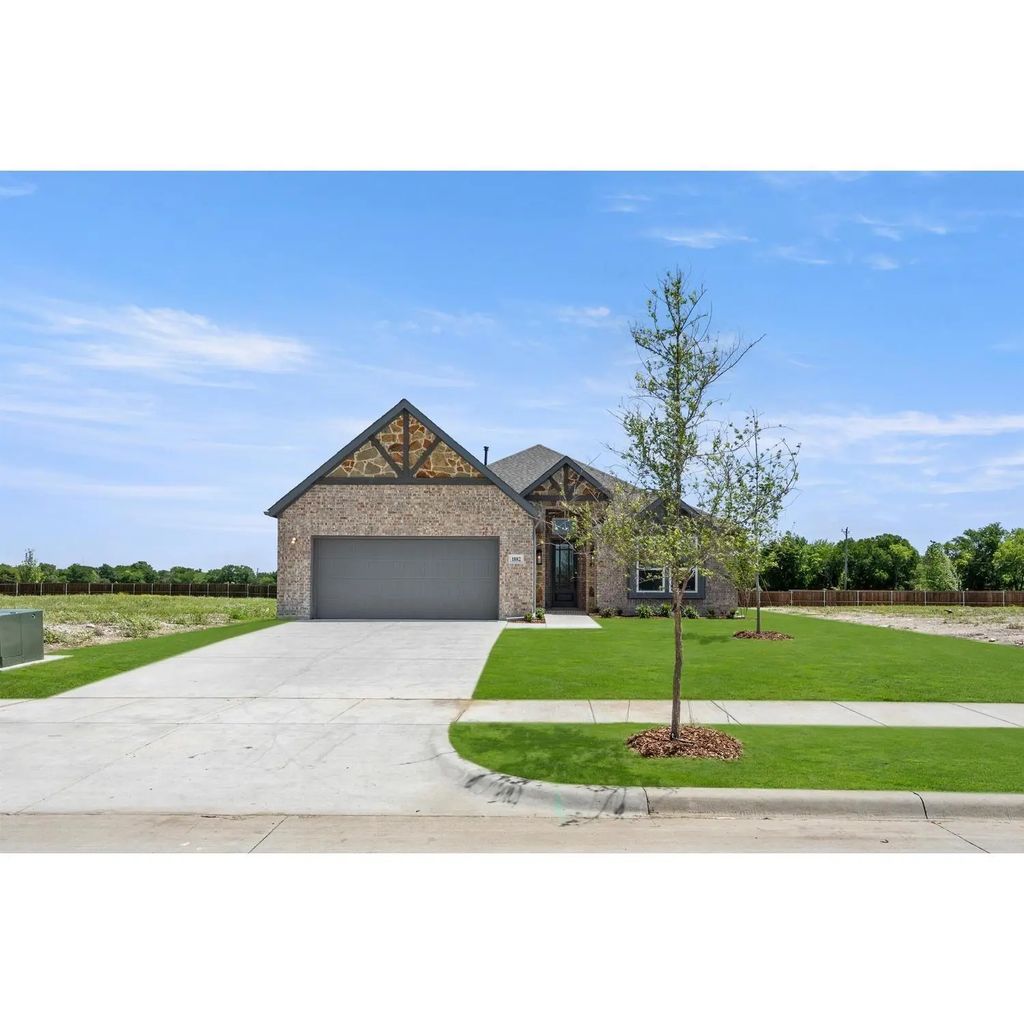 1882 Silver Birch Road, Waxahachie