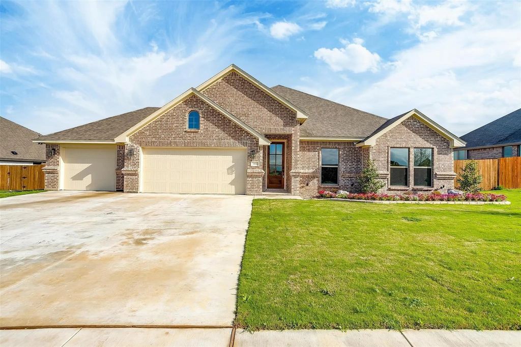 312 Trail Dust Drive, Godley