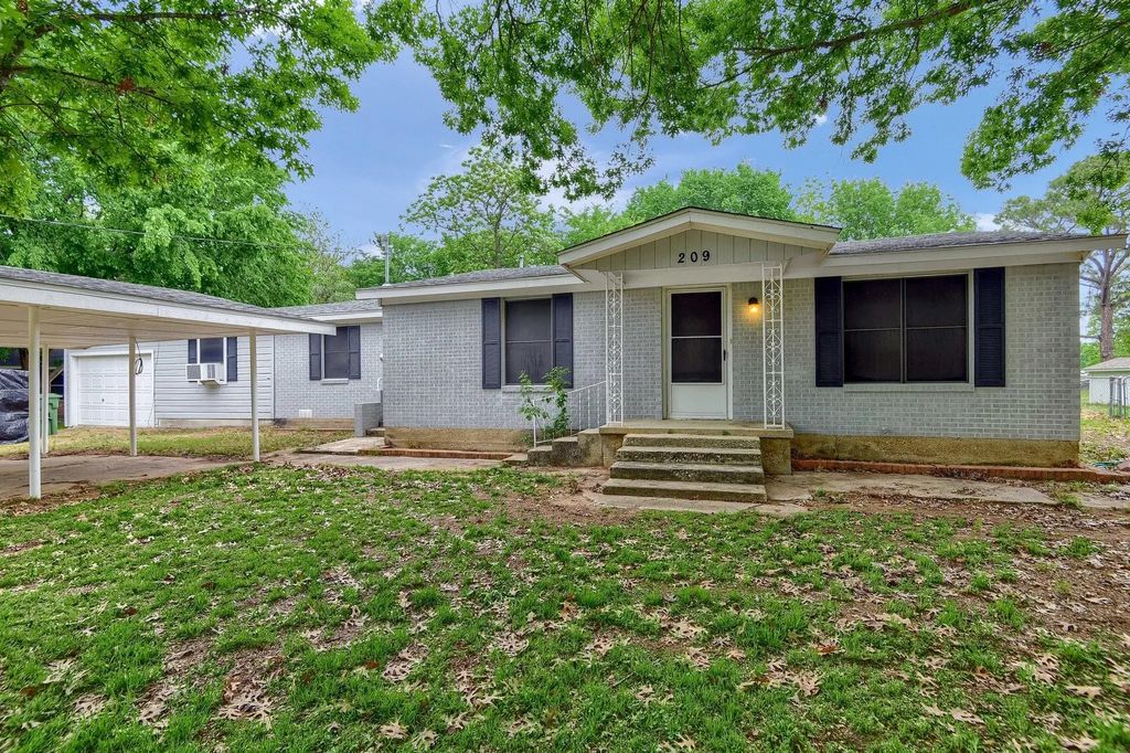209 E Woodland Street, Collinsville