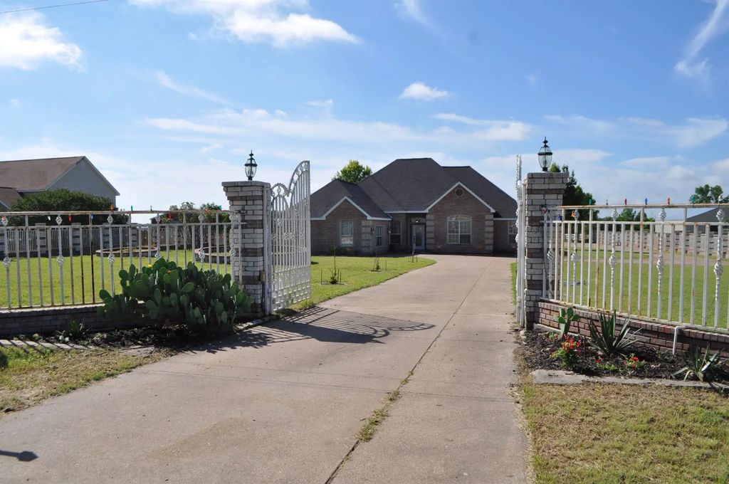 3511 Fm 66, Waxahachie