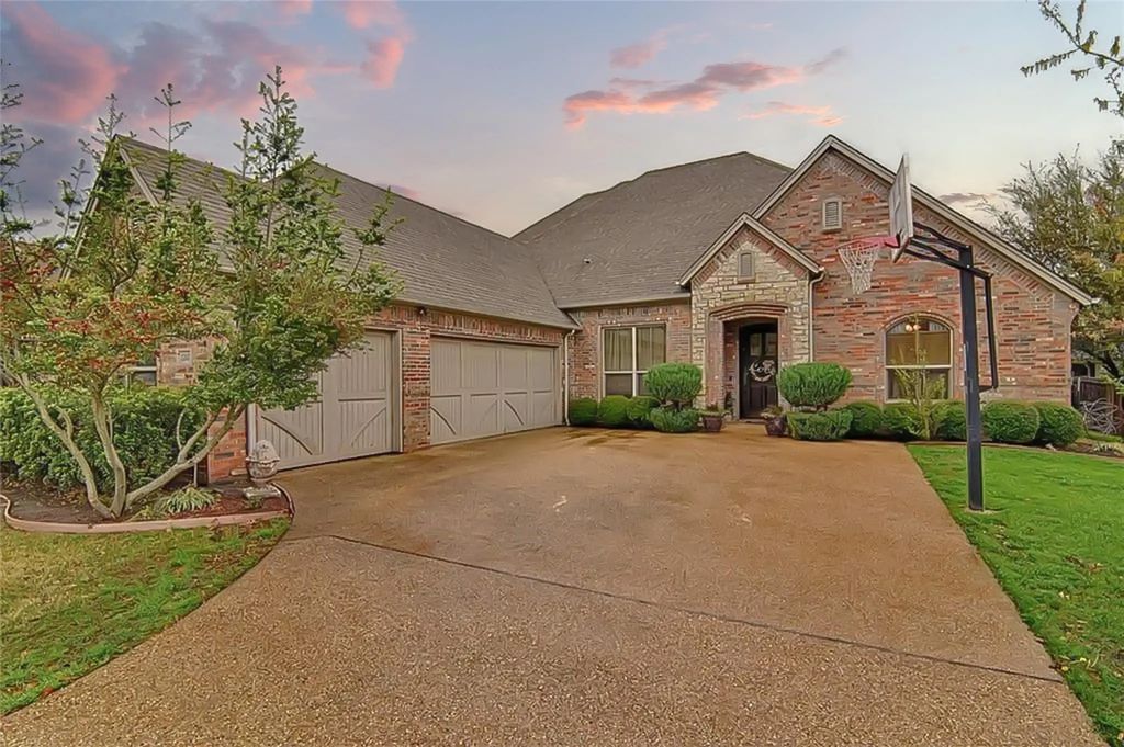 3203 Vista Lake Circle, Mansfield