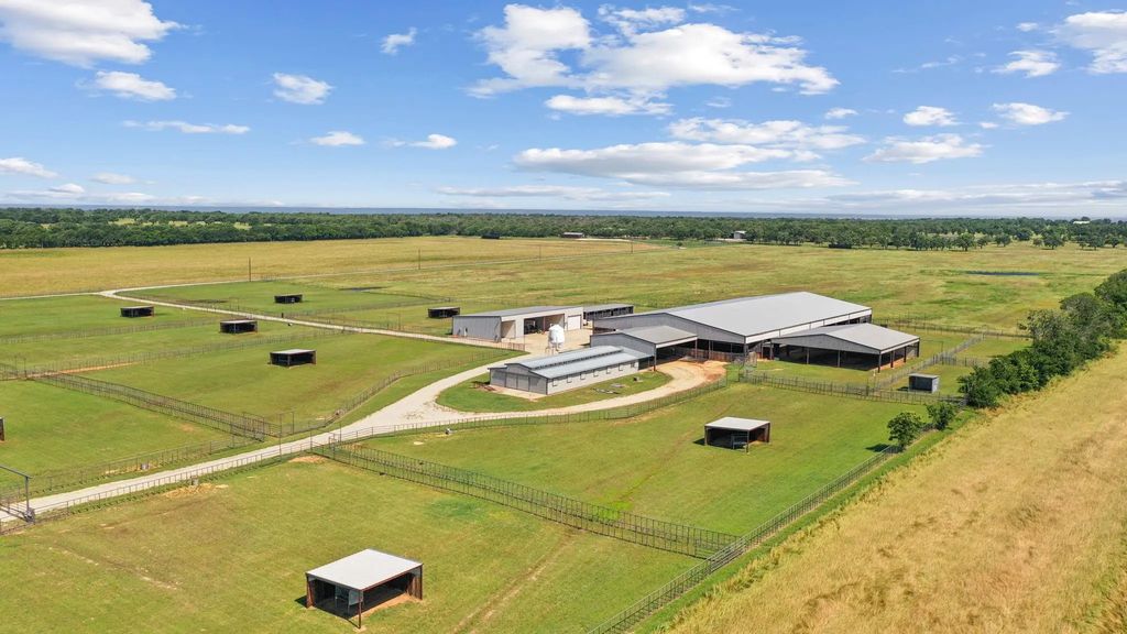 5939 Fm 52, Perrin