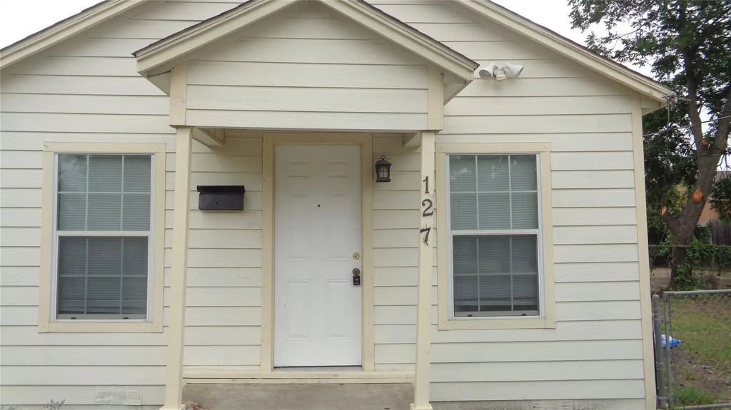127 W Avenue A 127, Garland