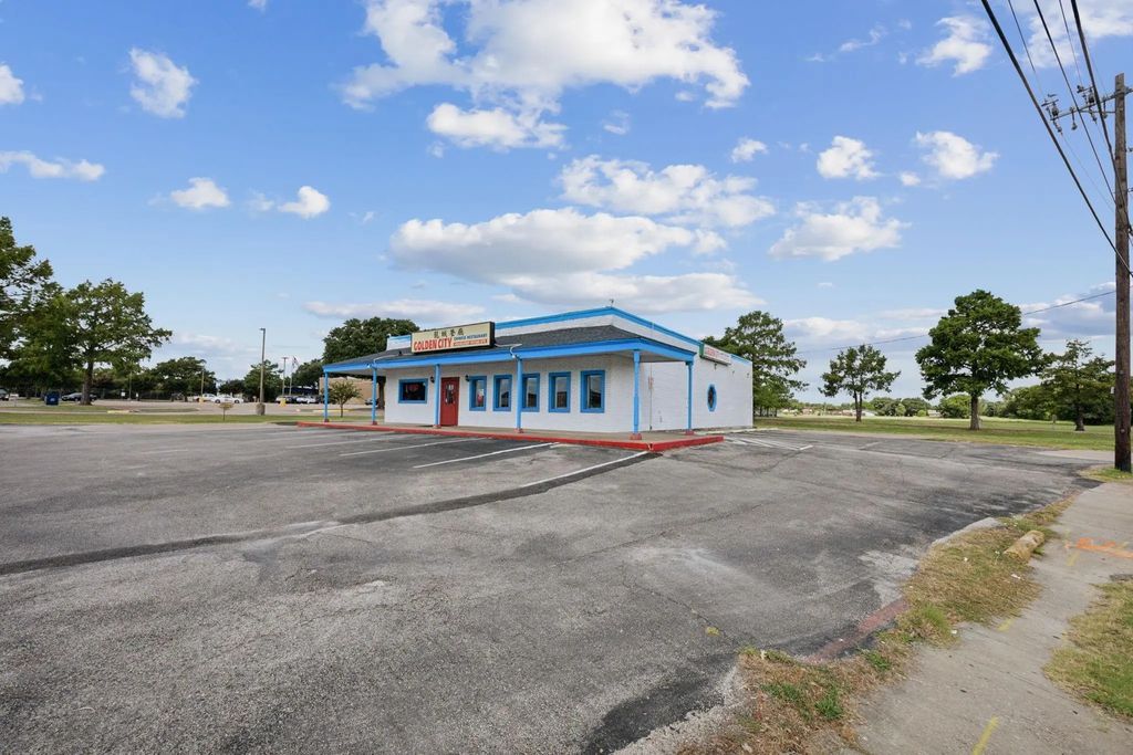 525 E Oates, Garland