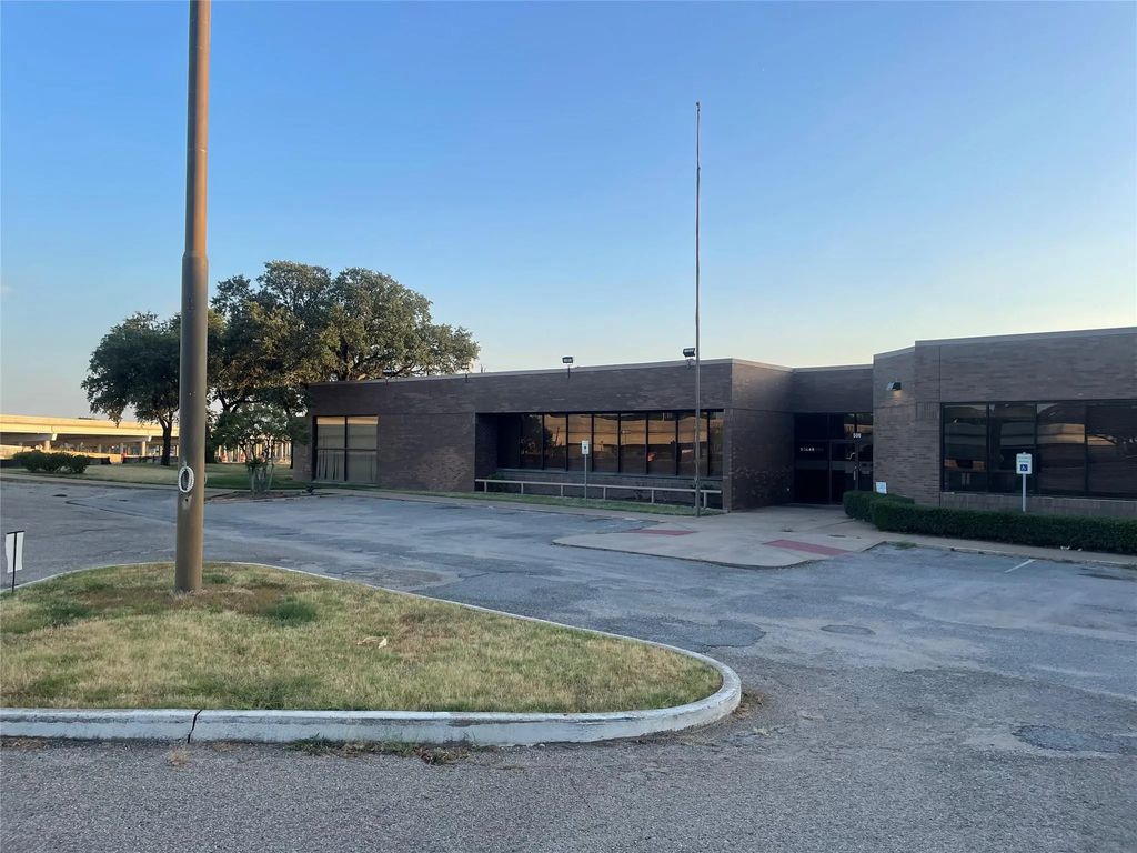 500 N Sam Rayburn Freeway, Sherman
