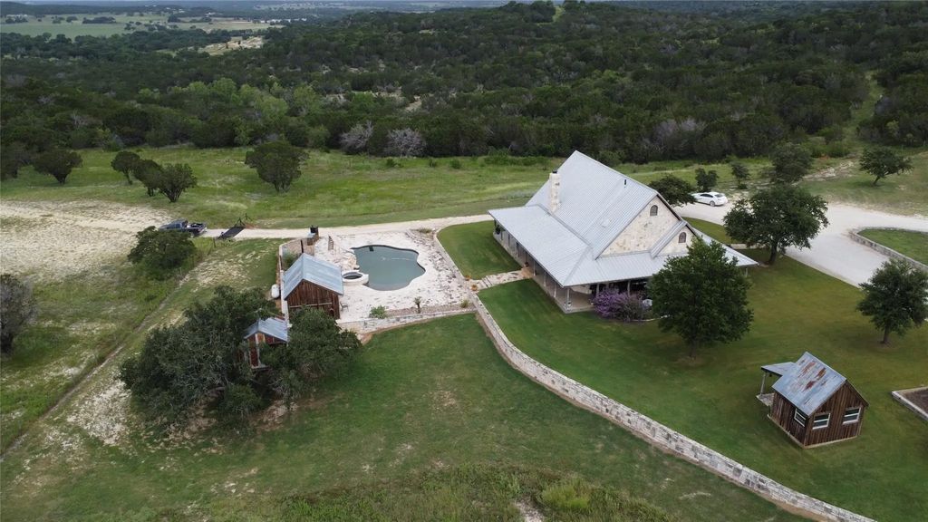 4046 Fm 2481, Bluff Dale