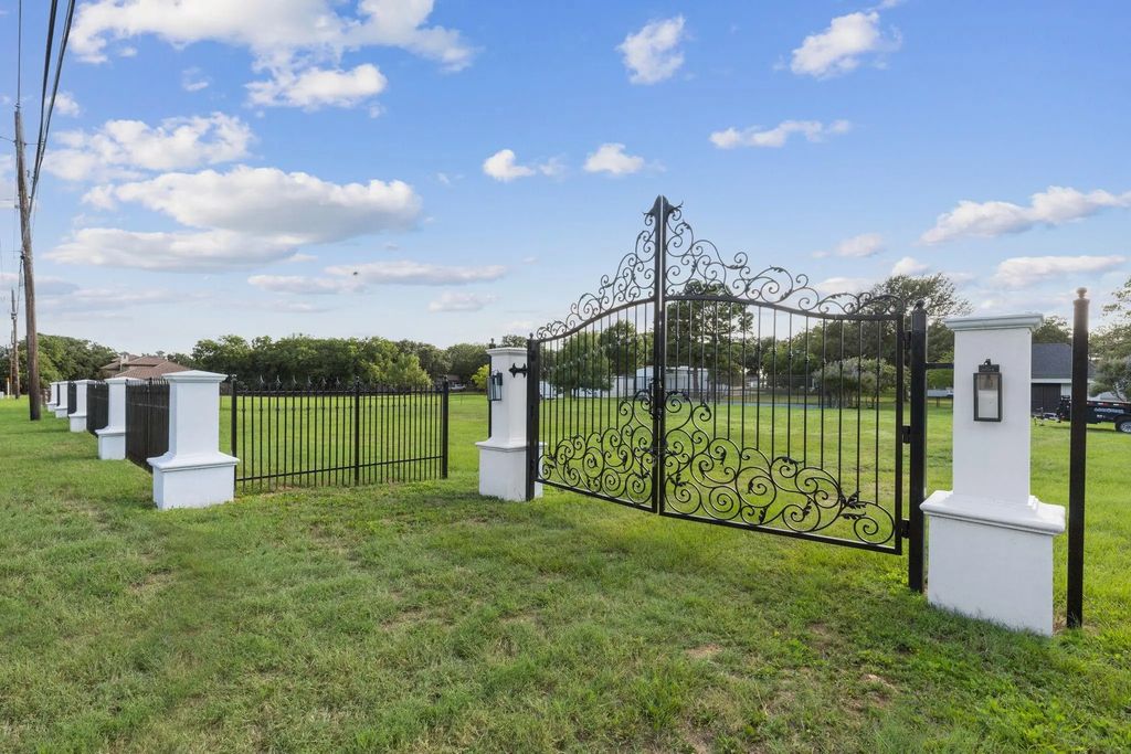 6108 Westcoat Drive, Colleyville
