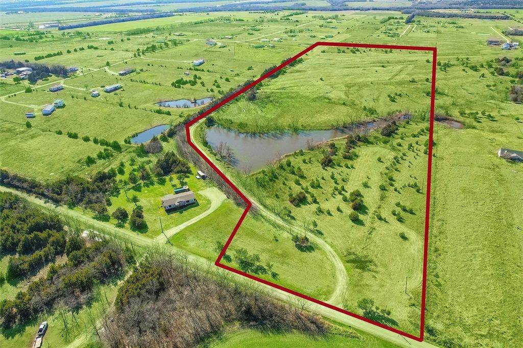 936 County Road 1121, Farmersville