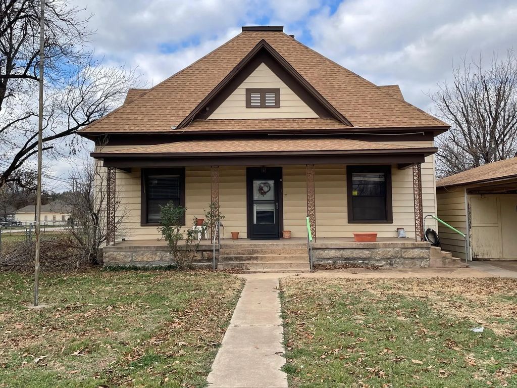 903 Plainview Road, Seymour