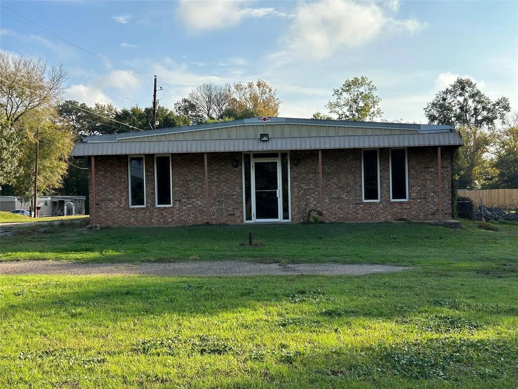 600 Turner Drive, Palestine