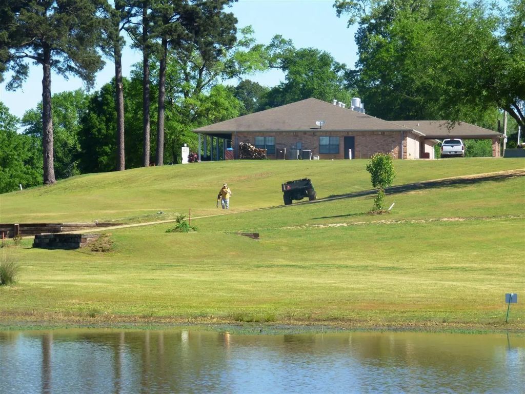 98 County Road 2100, Daingerfield