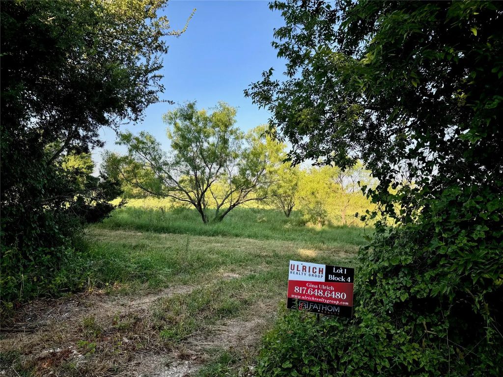 10820 County Road 1117, Cleburne