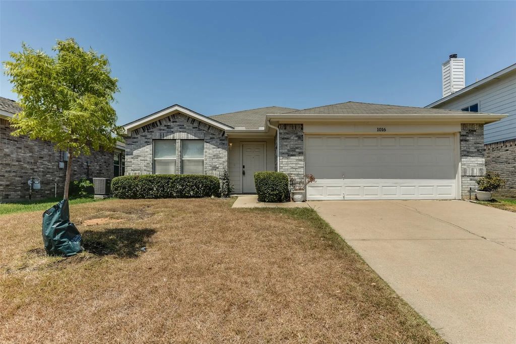 1016 Silver Spur Lane, Fort Worth