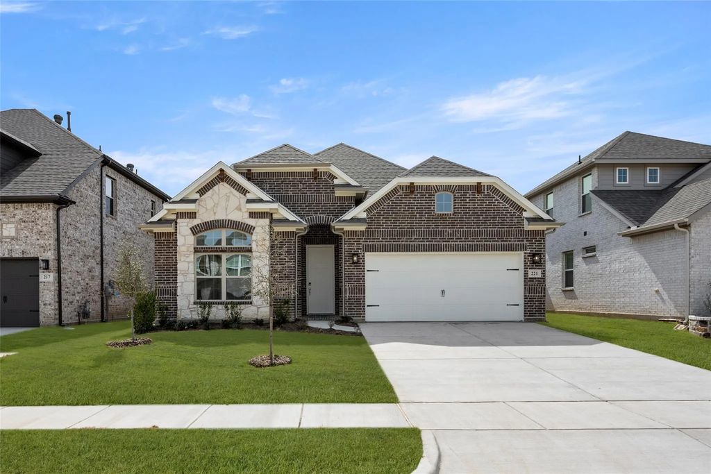 221 Allegheny Drive, Burleson
