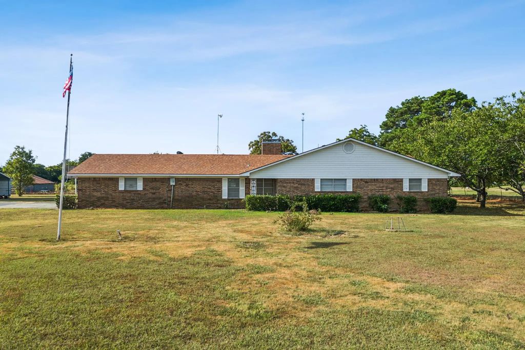 31092 Us Highway 82, Whitesboro