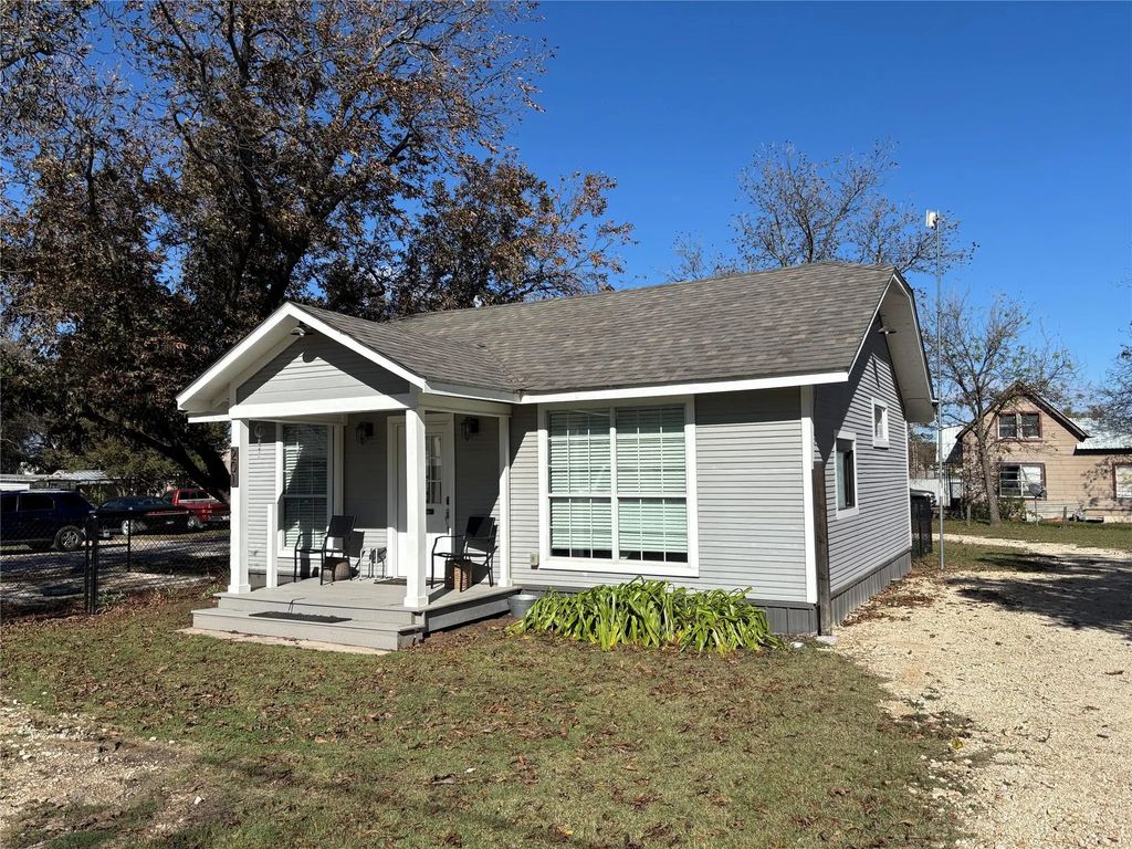 201 E Pollock Street, Rising Star