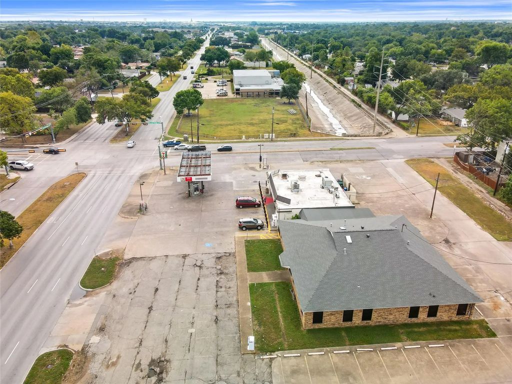4915 Gus Thomasson Road, Mesquite