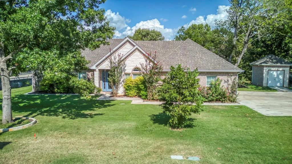 603 S Walnut Street, Cleburne