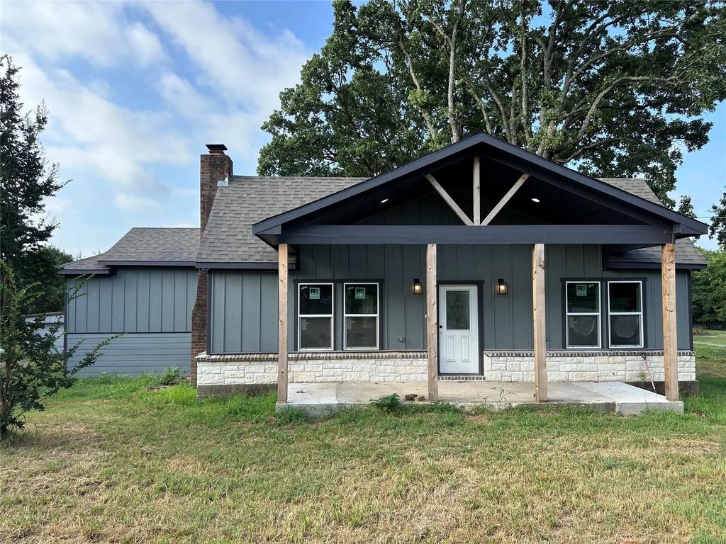 1534 Texas Street, Denison