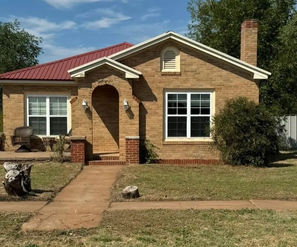 372 N Jay Avenue, Jayton