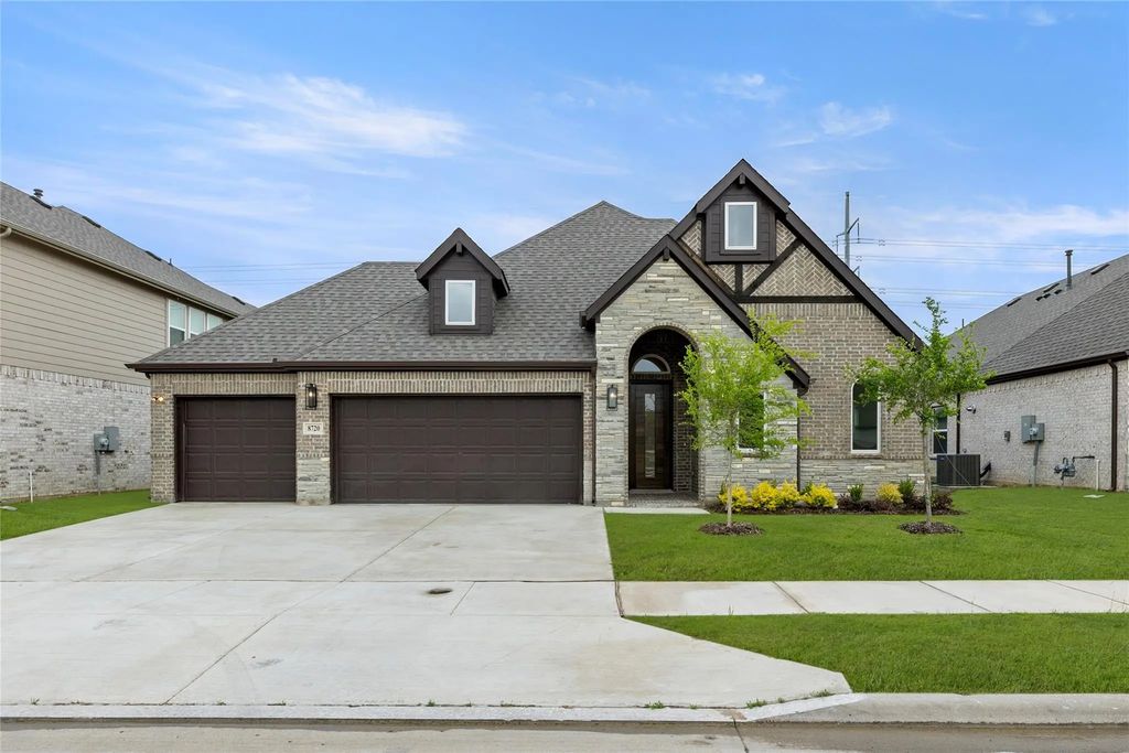 8720 Heartland Drive, Fort Worth