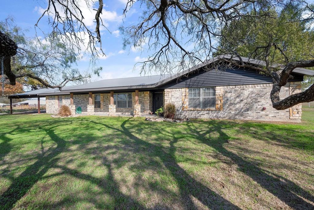 7956 County Road 4060, Blooming Grove
