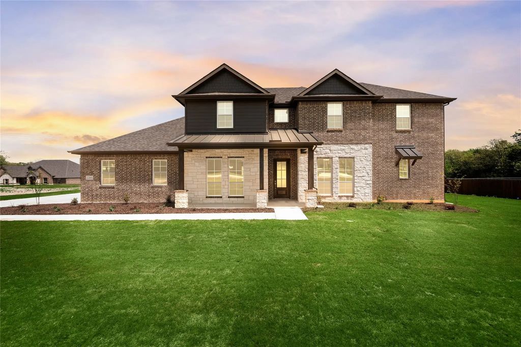 2205 Crystal Palace Boulevard, Alvarado