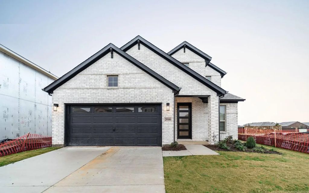2016 Placerville Street, Forney