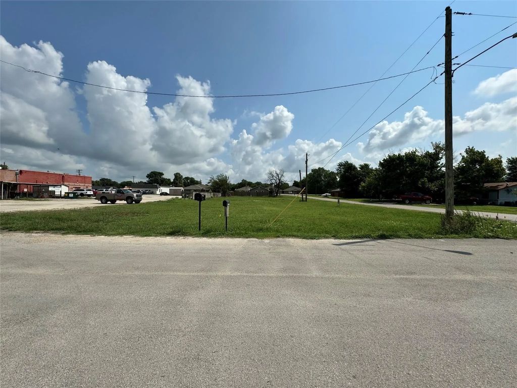 104 S 3rd 1 Street, Godley
