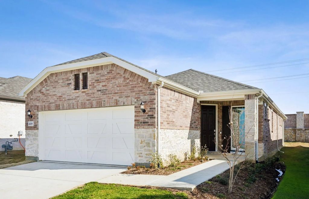 4329 Woods Court, Celina