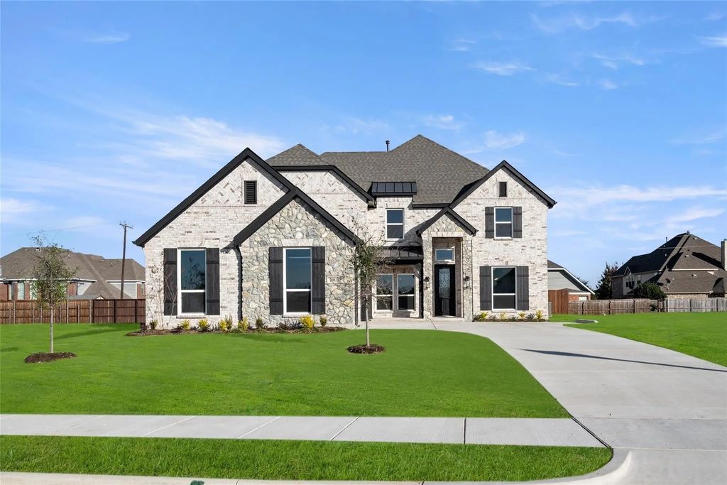 2002 Whisperwood Way, Midlothian