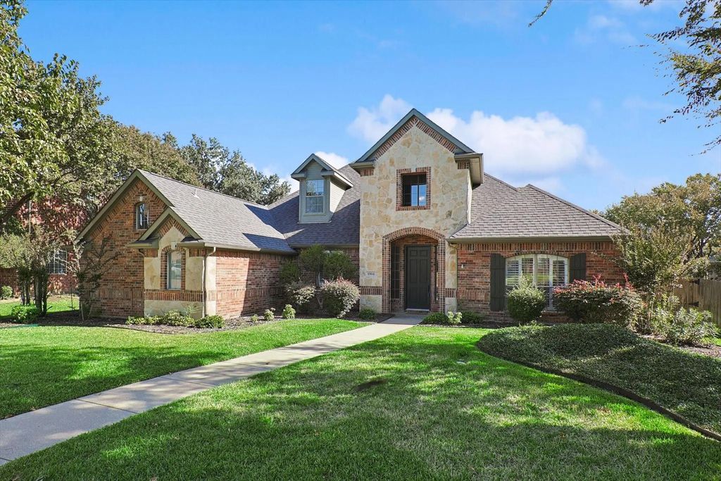 1904 Strait Lane, Flower Mound