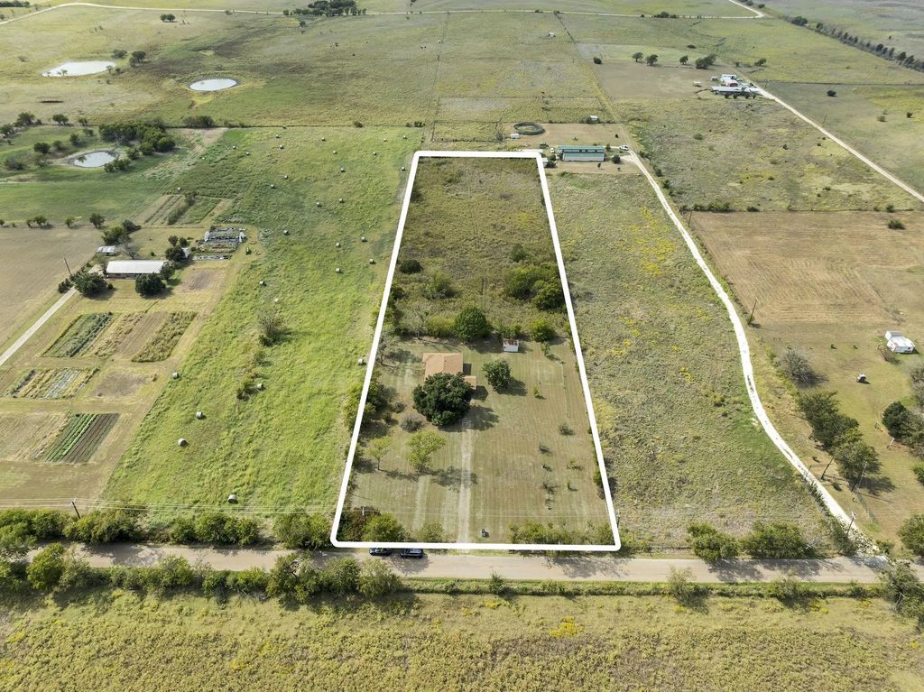 7429 County Road 1232, Godley