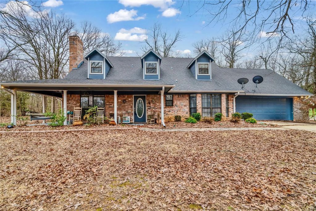81 County Road 43350, Paris