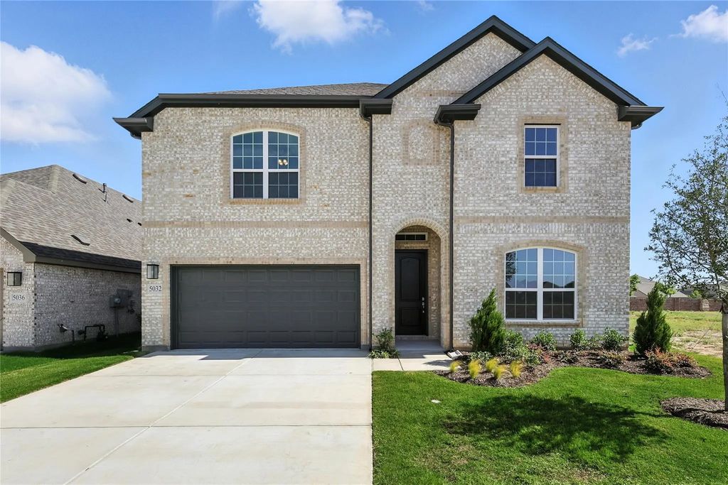 5032 Hitching Post Drive, Fort Worth