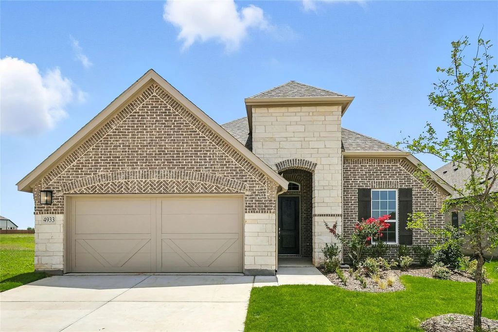 4933 Hitching Post Drive, Fort Worth