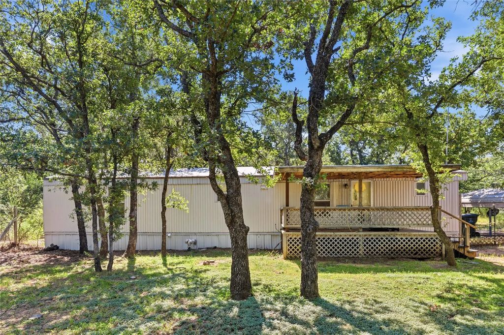 7000 N Fm 585, Bangs