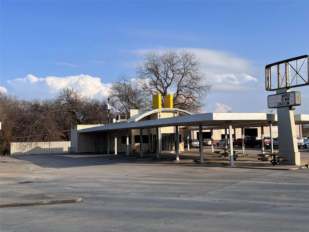 1304 Chico Highway, Bridgeport