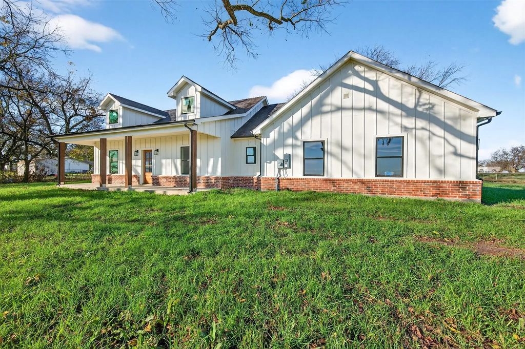 5243 Old Town Road, Whitesboro